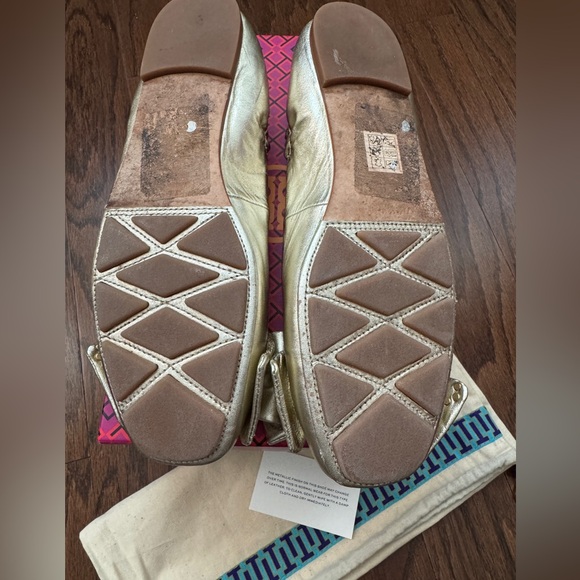 Tory Burch Divine Bow Driver - Spark Gold. Size 10 - Picture 5 of 7